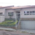 1 suíte com closet e banheira de hidromassagem;2 suites americanas;3 quartos;Sala de estar;Sala de jantar;Lavabo;Banheiro social;Cozinha;Área serviço;Dependência de empregada;Sauna;Quintal;Garagem para 5 carros. ✅️ Área do terreno: 654 m2;✅️ Área construída: […]