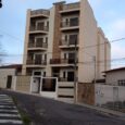 Av. Irmãos Mayo, 40 apto. 301 2 quartos (1 suíte); Sala; Cozinha; Banheiro social; Lavanderia privativa; Garagem para 1 carro; *Não aceita pet* Valor aluguel: R$ 1800,00 Condomínio: aprox. R$ […]