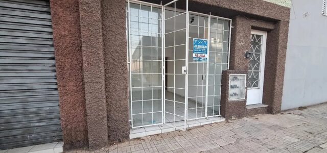 Av. Major Venâncio, 280 B Loja com aprox. 20 m2 e banheiro. Valor: R$ 750,00