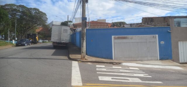 Rua 31 de março, bairro Jardim Andere 3 quartos (1 suíte); Sala 3 ambientes; Cozinha; Banheiro social; Lavanderia; Cômodo externo c/ banheiro; Quintal; Garagem p/ 6 carros. Valor: R$ 3.500,00