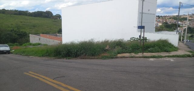 Excelente localização; Em frente ao supermercado Mineirão; Lote de esquina; Ótima topografia; Área 373 m2 Valor: R$ 550.000,00