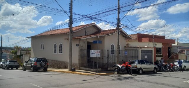 Rua Alferes Joaquim Antônio Parte de cima: 3 quartos sendo 1 suíte, todos com armários; Sala de estar; Sala de jantar; Banheiro social; Garagem para 1 carro; Parte de baixo: […]