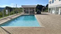 Rua Domingos Pinto, 120 Bairro Vargem 1 quarto/cozinha; banheiro; estacionamento rotativo; Área de lazer com quadra poliesportiva, salão de jogos, academia e piscina. Valor R$ 750,00 (incluso condomínio) CRECI 19433F
