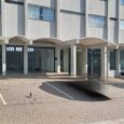 Área: 215 m2. Salão, 2 banheiros, 1 cozinha, estacionamento frontal. Valor: R$ 3.900,00 CRECI 19433F