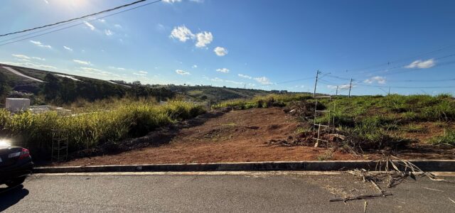 Lote no bairro Terra Nobre Área: 200 m2; Excelente localização; Ótima topografia; Lote quitado e documentação em dia; Analisa pegar carro como parte de pagamento; Valor: R$ 85.000,00